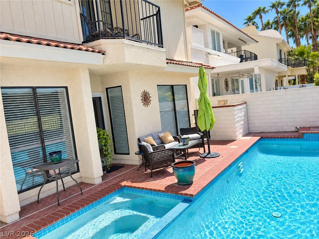 2823 Queens Courtyard Drive — photo 3