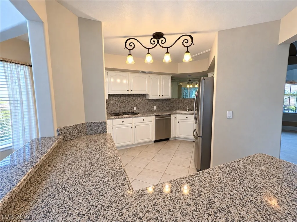 2823 Queens Courtyard Drive — photo 5