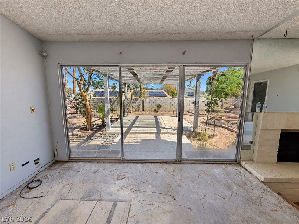 5022 Long View Drive — photo 2 of 16