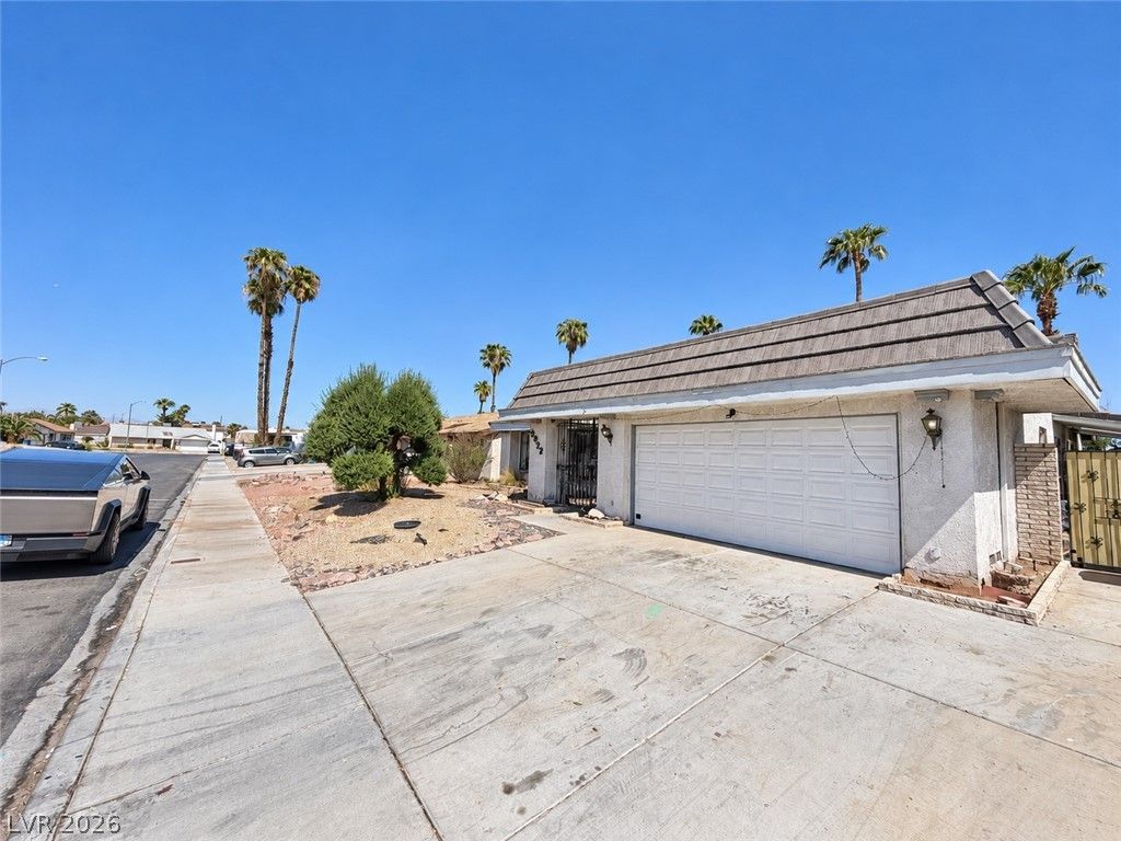 5022 Long View Drive — photo 5 of 16