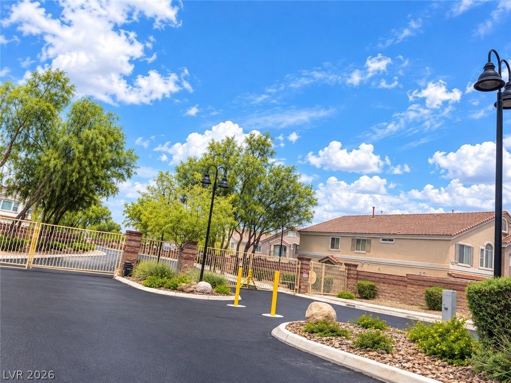 4624 Snake Eyes Street 102 — photo 4