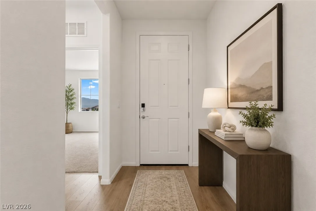 570 Hamilton Drive — photo 2