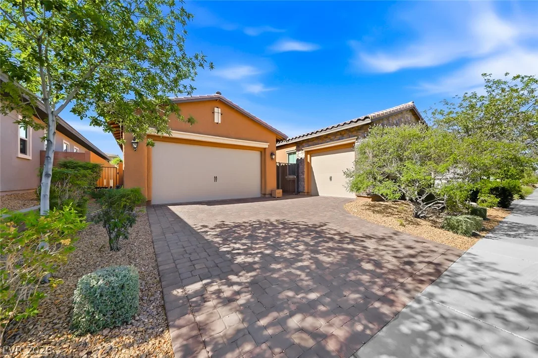501 Wildflower Avenue — photo 2