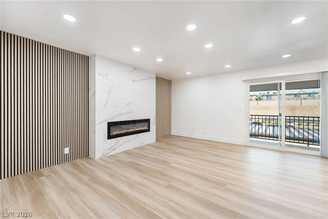 5332 River Glen Drive 400 — photo 4 of 44