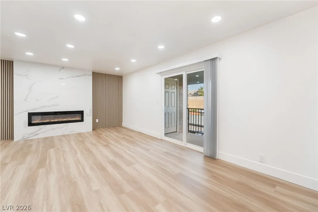 5332 River Glen Drive 400 — photo 5 of 44
