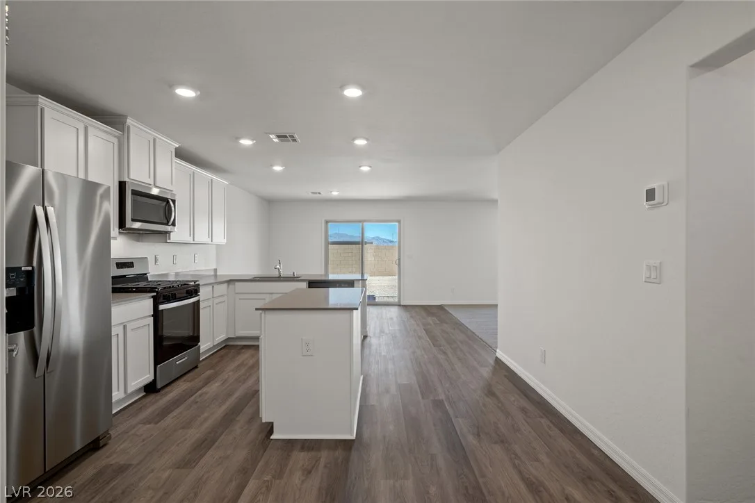 6710 Magnolia River Avenue — photo 3 of 8
