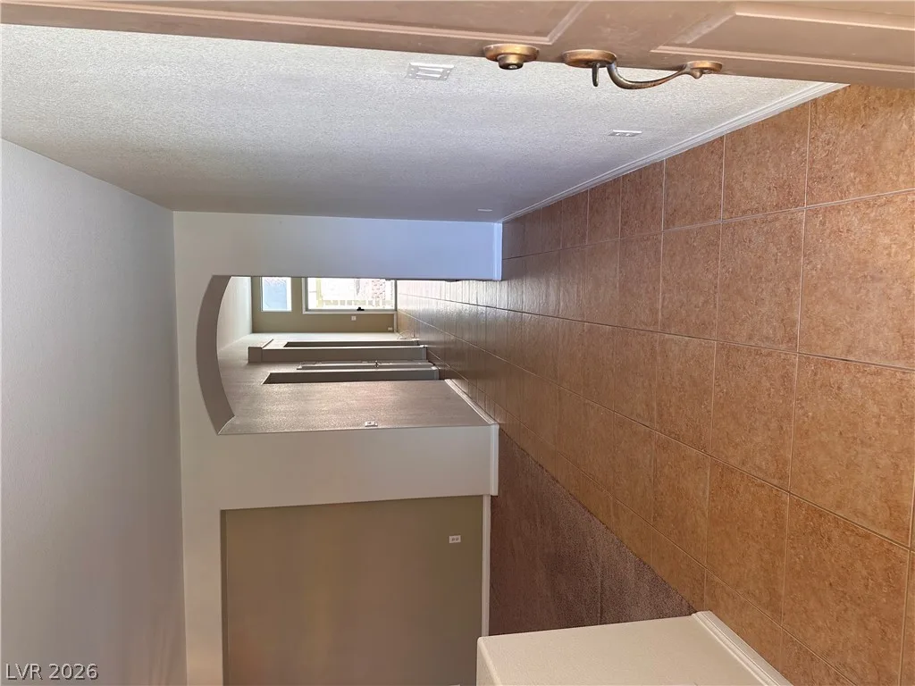 2746 Carolina Blue Avenue — photo 5 of 37