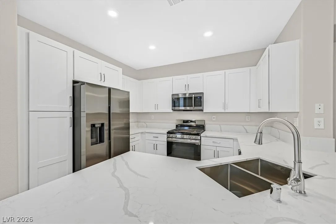 2259 Surrey Meadows Avenue — photo 5