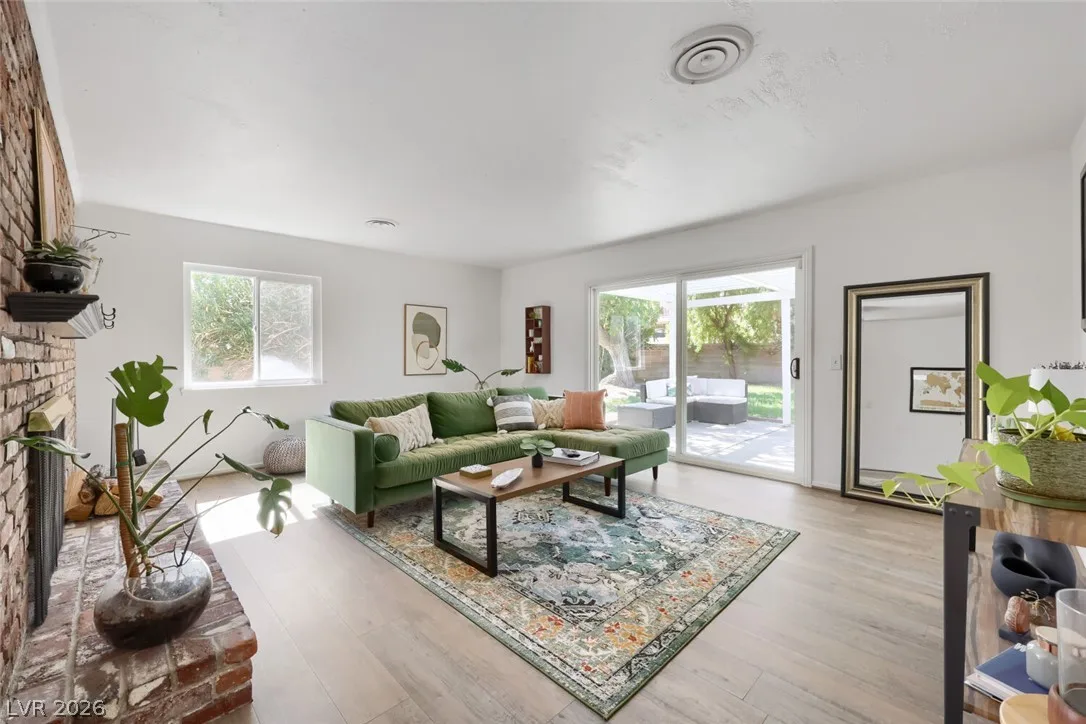 4424 Thompson Circle — photo 2