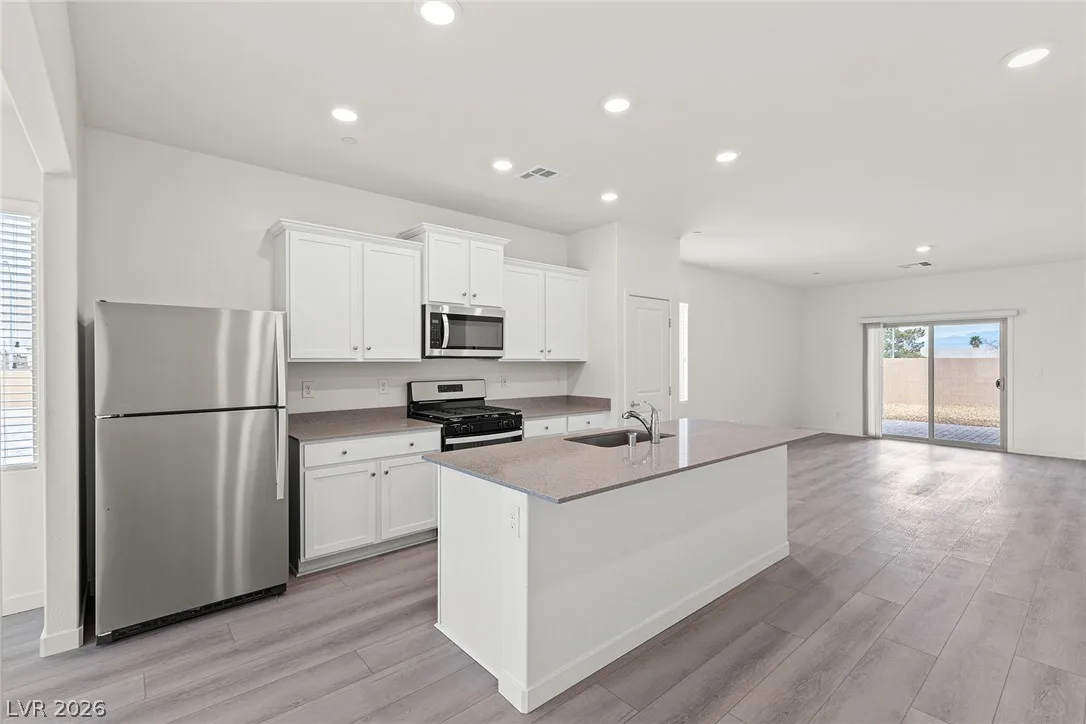 2758 Avril Point Street — photo 4 of 8