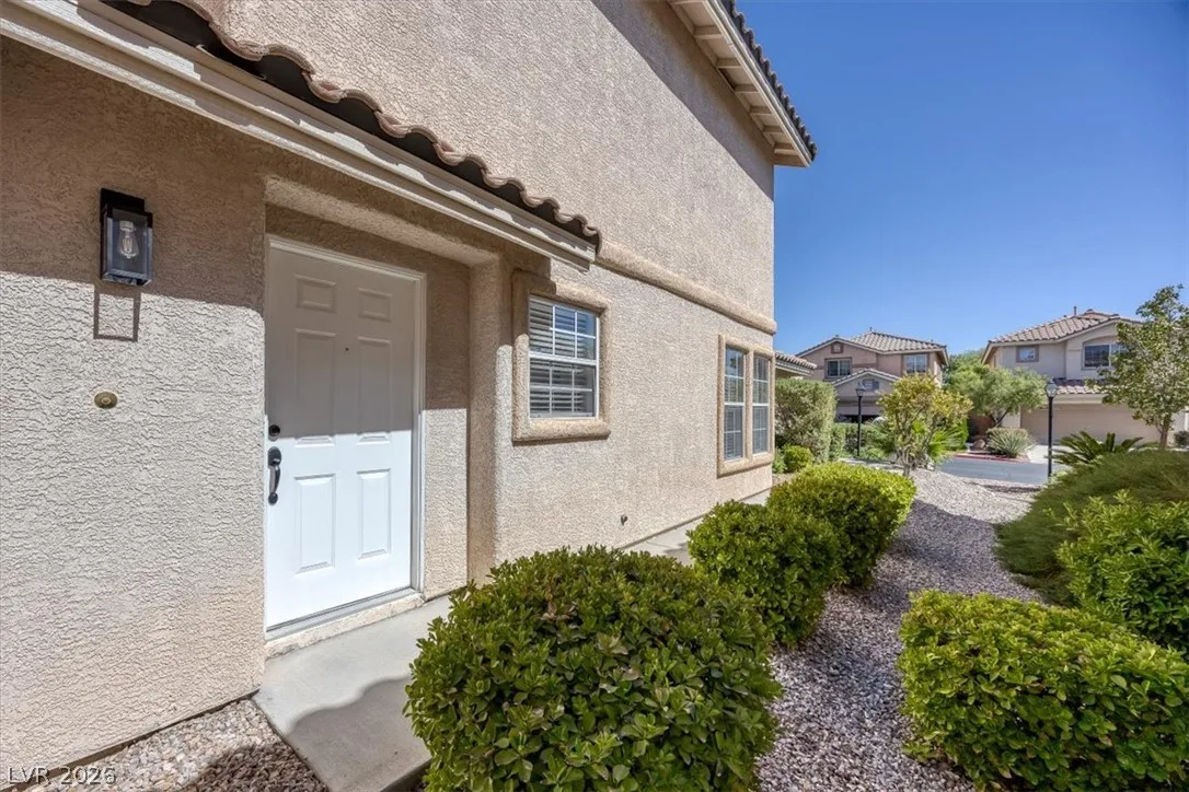 553 Aspen Leaf Street — photo 4
