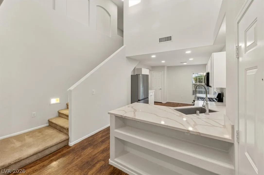553 Aspen Leaf Street — photo 5