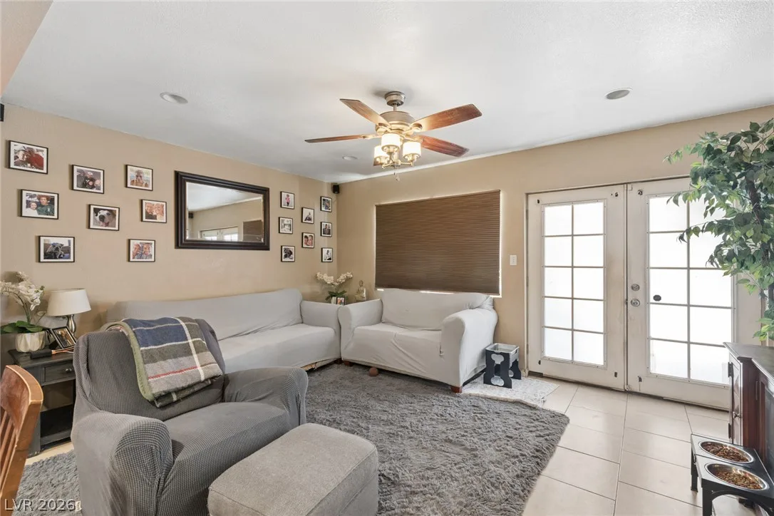 1305 North Mojave Road — photo 3