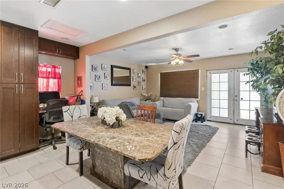 1305 North Mojave Road — photo 4