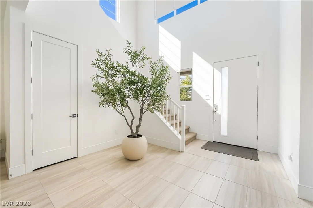 10143 Bismarck Palms Avenue — photo 5