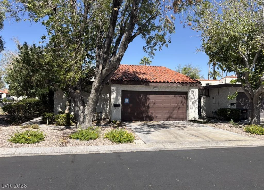 2438 El Paseo Circle — photo 1