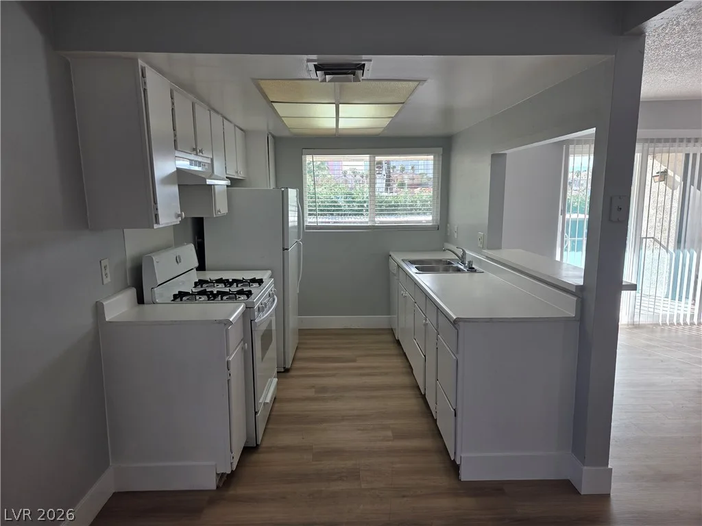 1405 Vegas Valley Drive 216 — photo 1