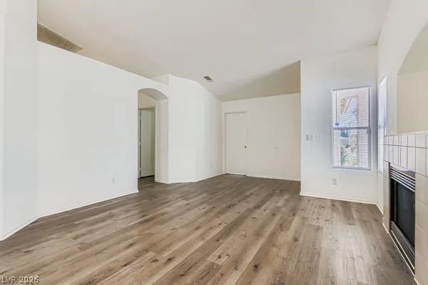 884 Cozy Valley Street — photo 4