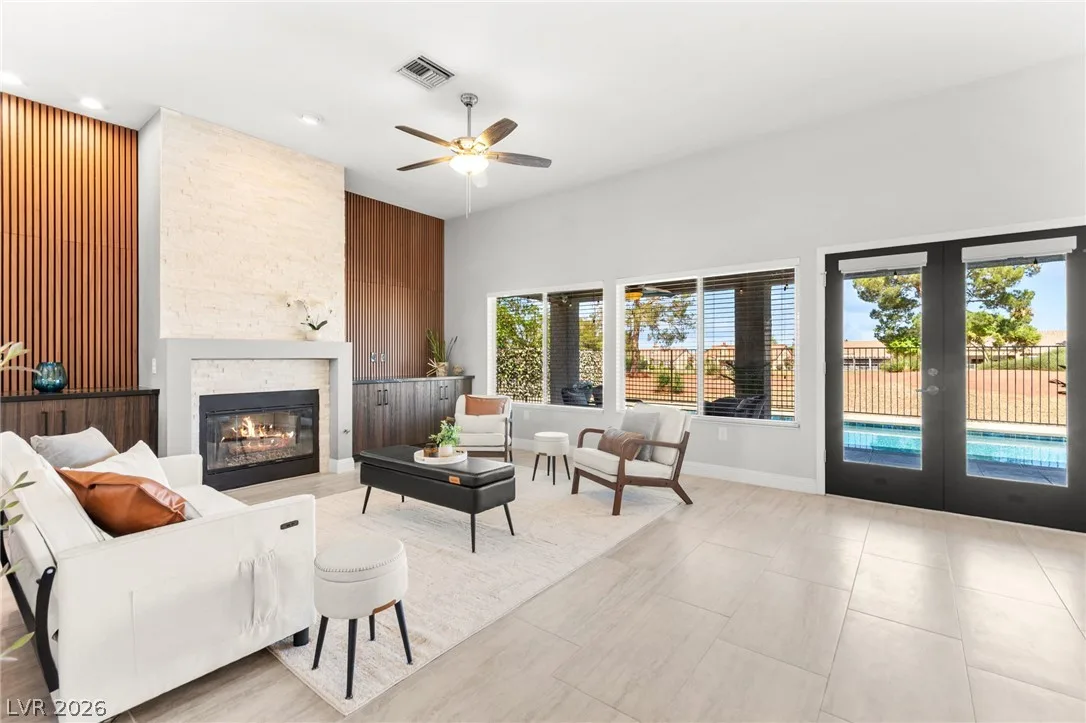 2900 Crown Ridge Drive — photo 3