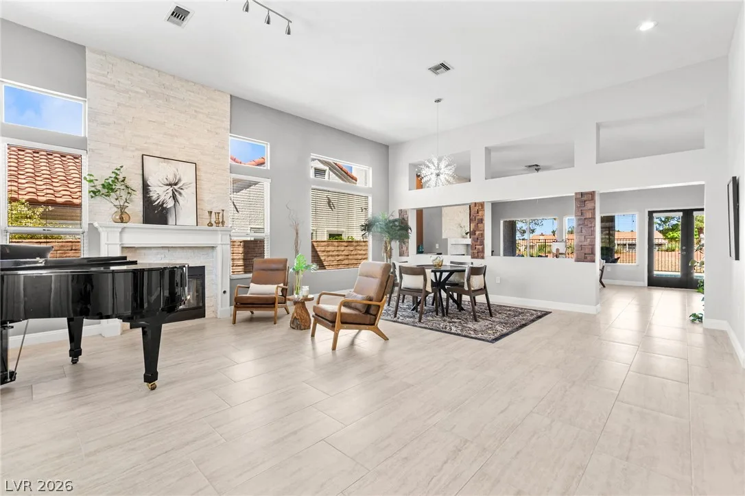 2900 Crown Ridge Drive — photo 4