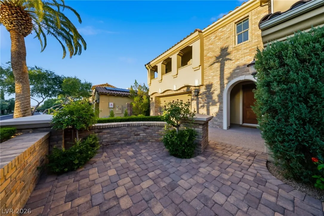 6 Benevolo Drive — photo 3