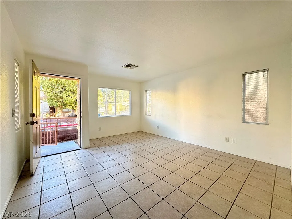 10433 Wyatt Earp Court — photo 2