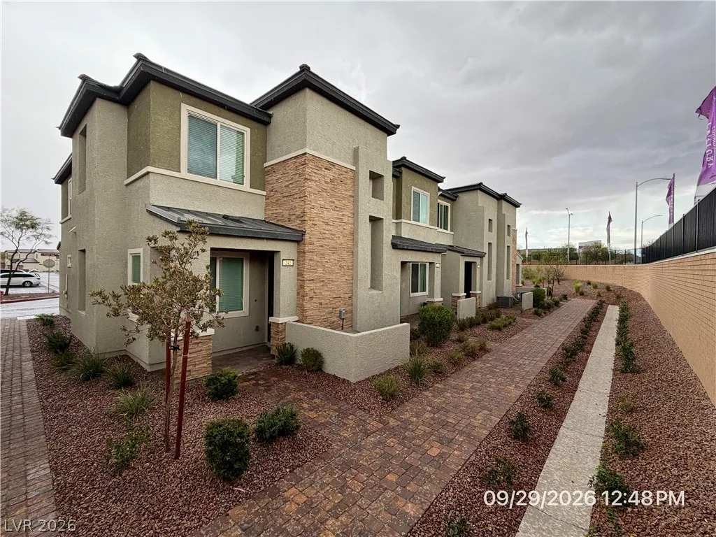 242 Freeport View Place — photo 1