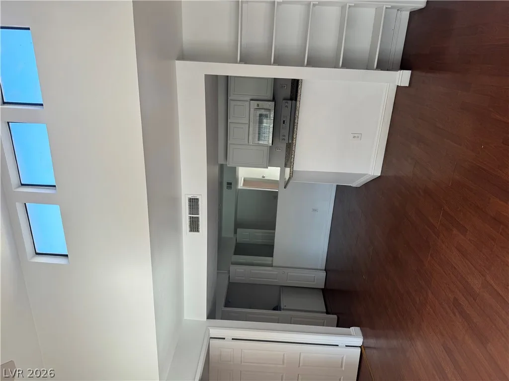 5158 South Jones Boulevard 201 — photo 2