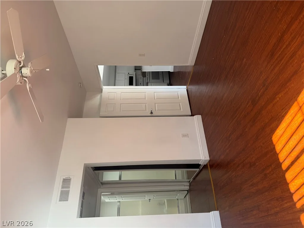 5158 South Jones Boulevard 201 — photo 3