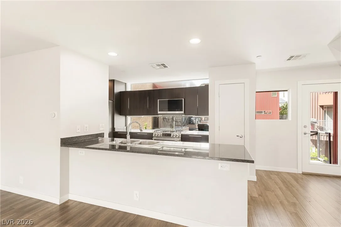 227 Dougram Avenue — photo 2