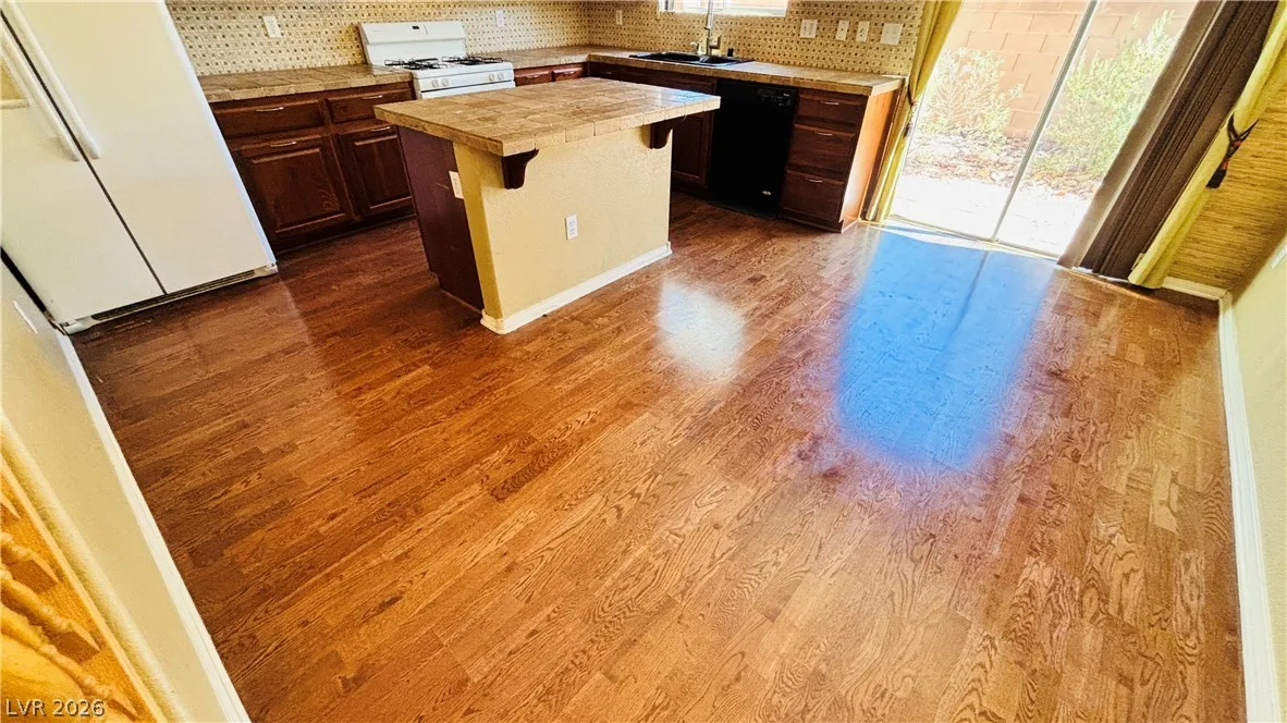 7772 Soda Canyon Street — photo 4