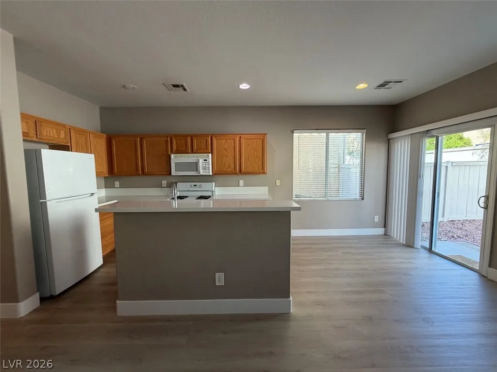 8432 Viansa Loma Avenue — photo 3