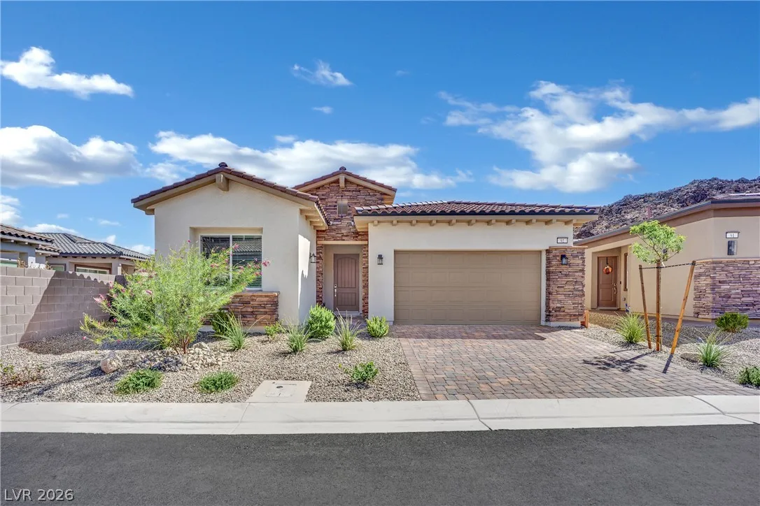 92 Ibiza Lake Drive — photo 1