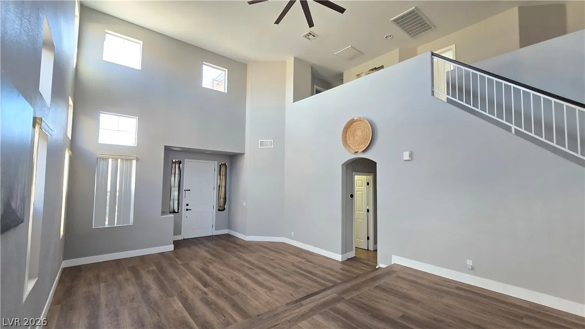9860 Ridge Hill Avenue — photo 3