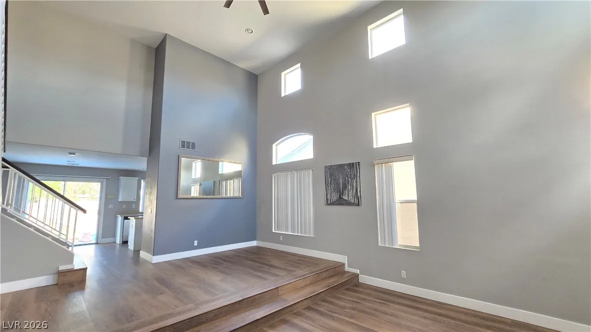9860 Ridge Hill Avenue — photo 4