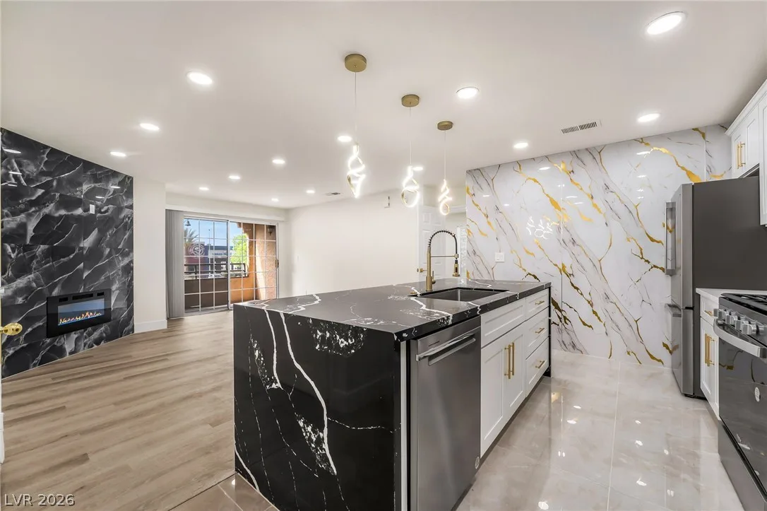2200 South Fort Apache Road 2073 — photo 4