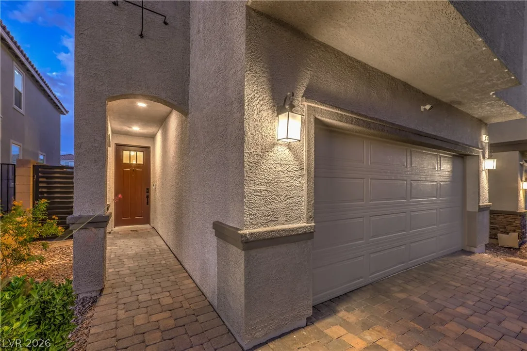 9748 Manchester Peak Avenue — photo 4