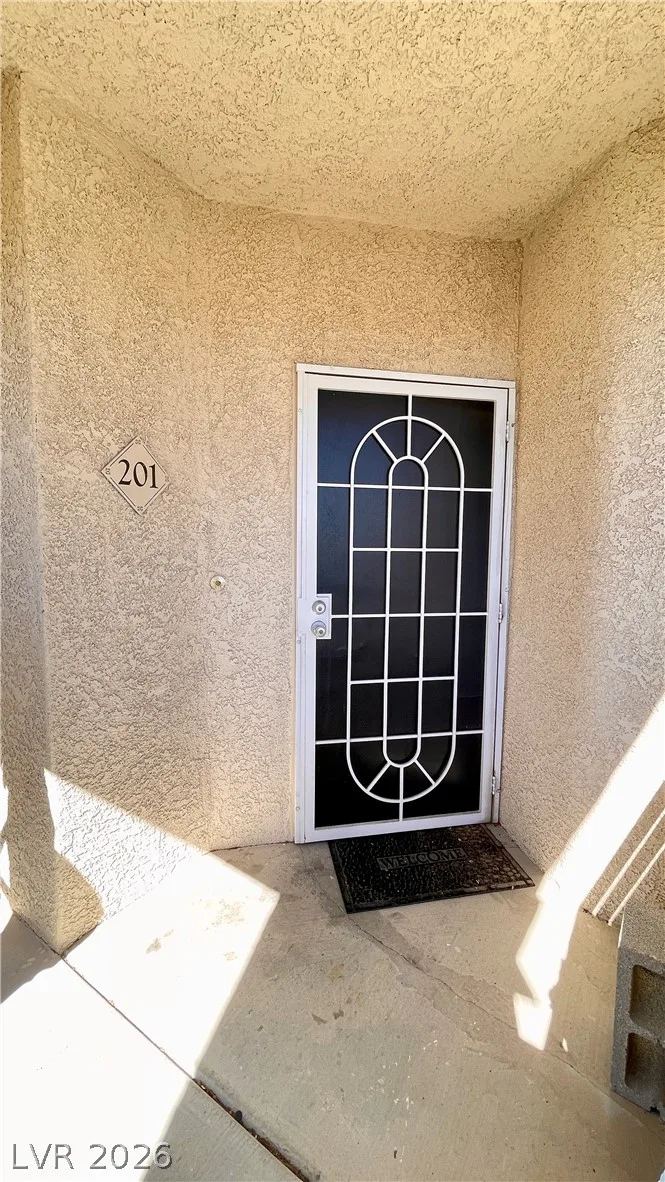 1617 Queen Victoria Street 201 — photo 4