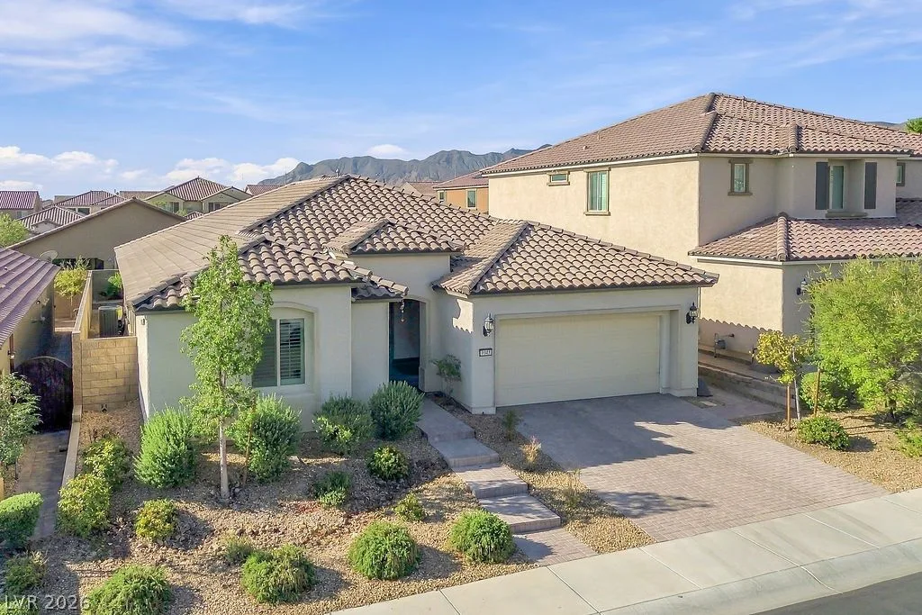9945 Bristlecone Skye Avenue — photo 2
