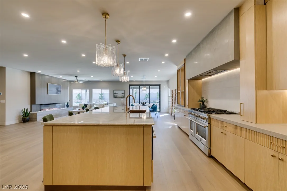 2897 Sunlit Glade Avenue — photo 1