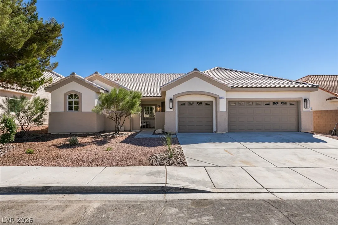 2897 Sunlit Glade Avenue — photo 3