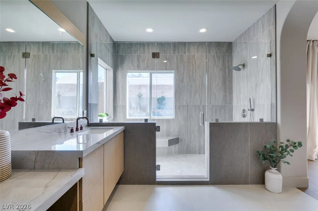 2897 Sunlit Glade Avenue — photo 4