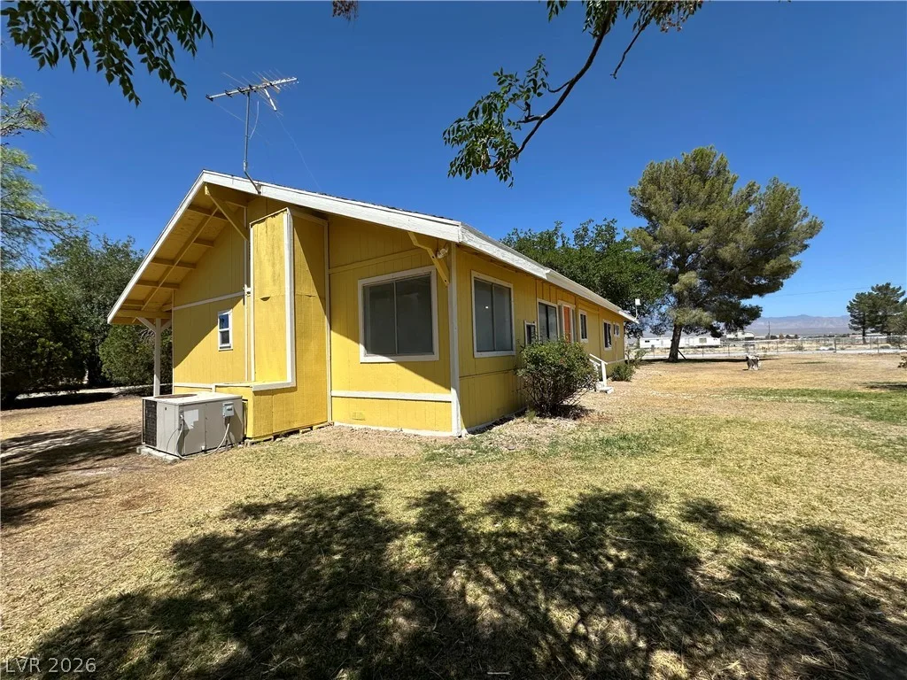 2590 North Murphy Street — photo 2