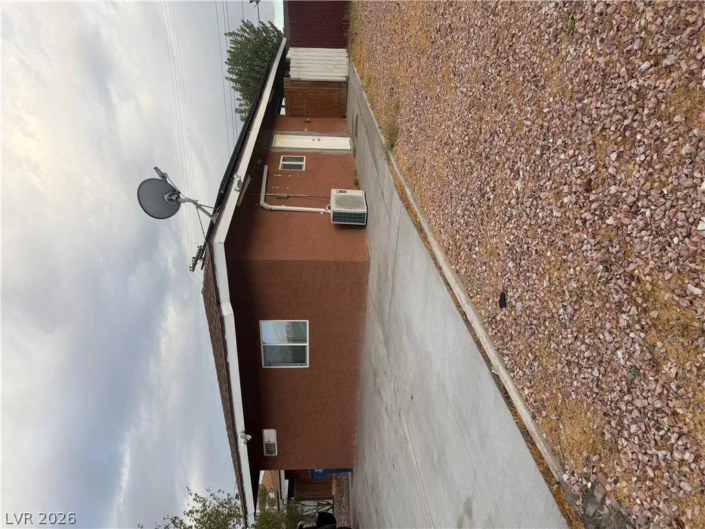 5709 Cabrillo Circle — photo 1