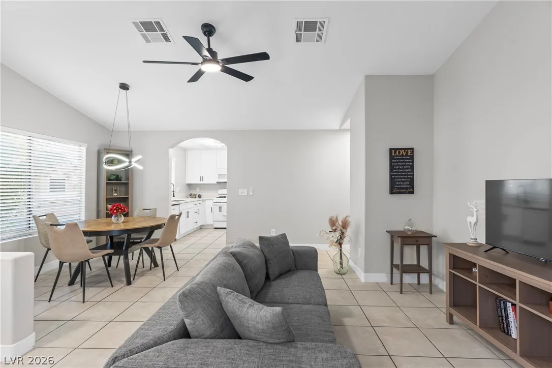 2433 Cliffwood Drive — photo 3