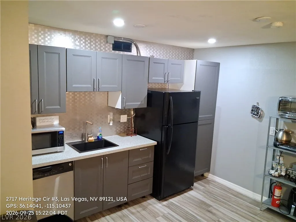 2717 Heritage Circle 3 — photo 4
