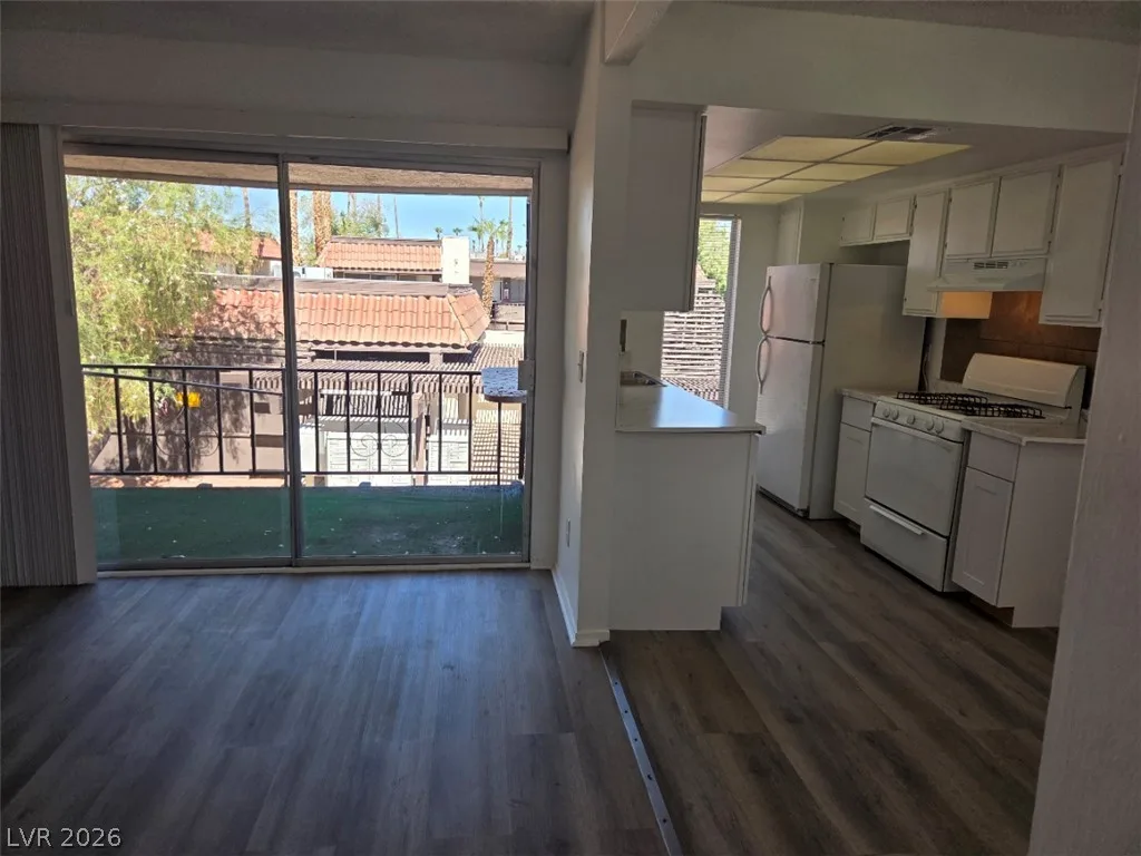 1405 Vegas Valley Drive 388 — photo 3