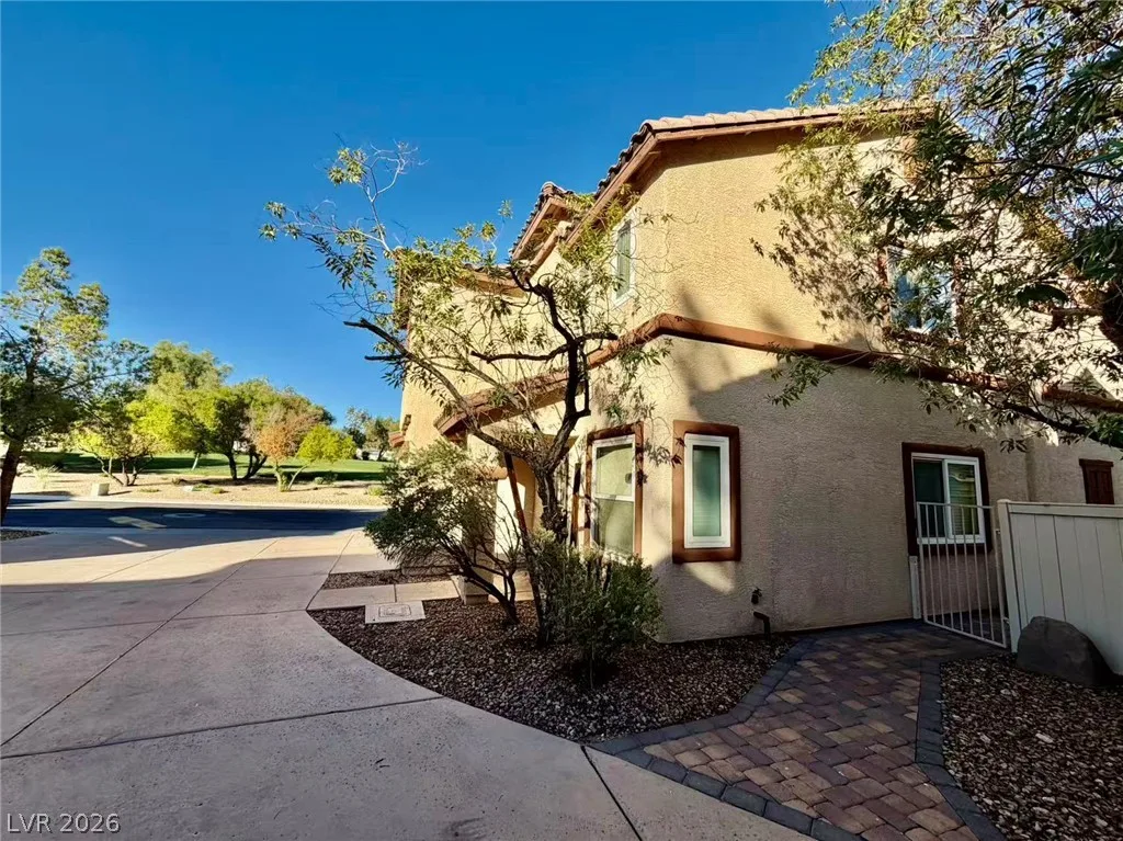 1943 Sundown Canyon Drive — photo 3
