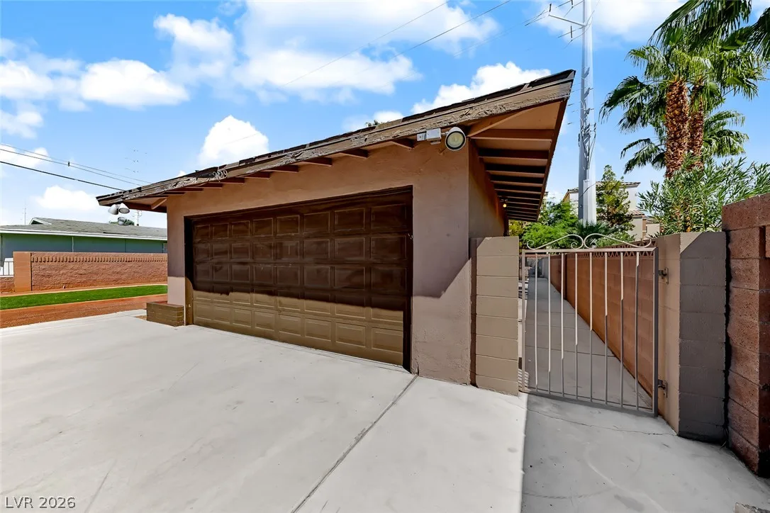 229 Shadow Lane — photo 2