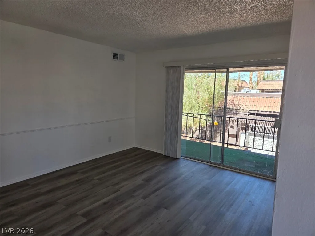 1405 Vegas Valley Drive 368 — photo 2
